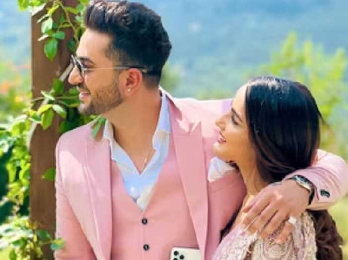 अली गोनी ने गर्लफ्रेंड जैस्मिन भसीन संग शेयर की रोमांटिक फोटो, एक्ट्रेस को बताया अपनी ताकत